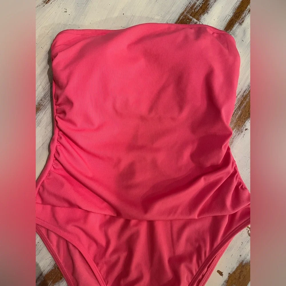 NWT! Shade & Shore Women’s High Leg Cheeky Pink Strapless Swimsuit, Size Medium! - Picture 5 of 7